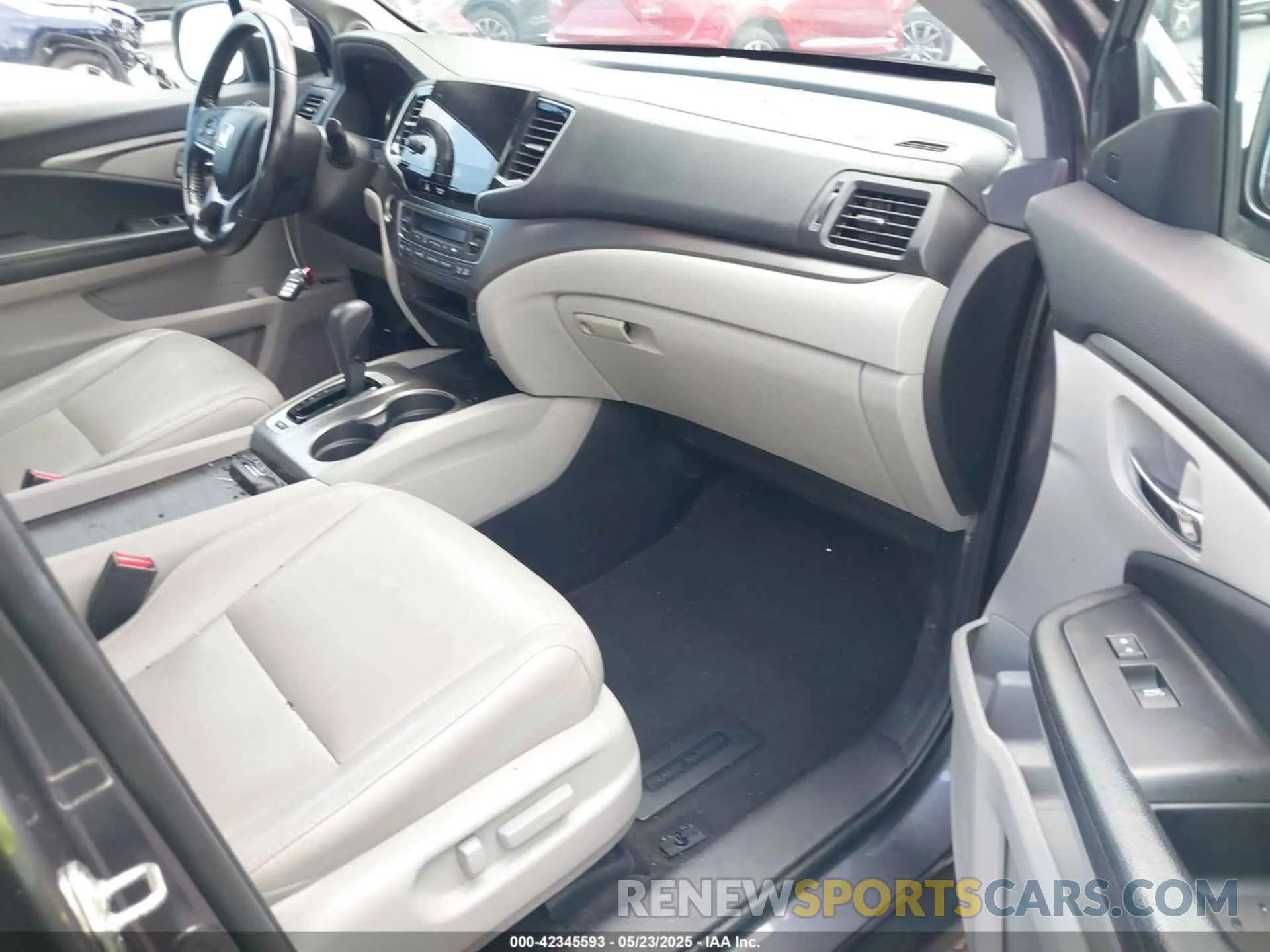 5 Photograph of a damaged car 5FNYF5H54KB013384 HONDA PILOT 2019