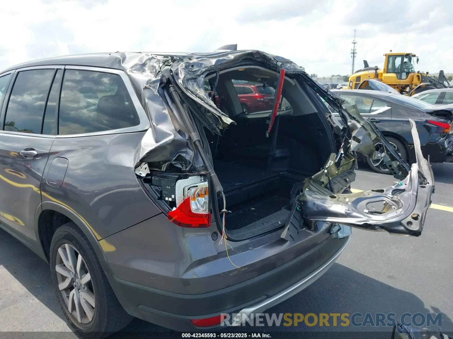 6 Photograph of a damaged car 5FNYF5H54KB013384 HONDA PILOT 2019