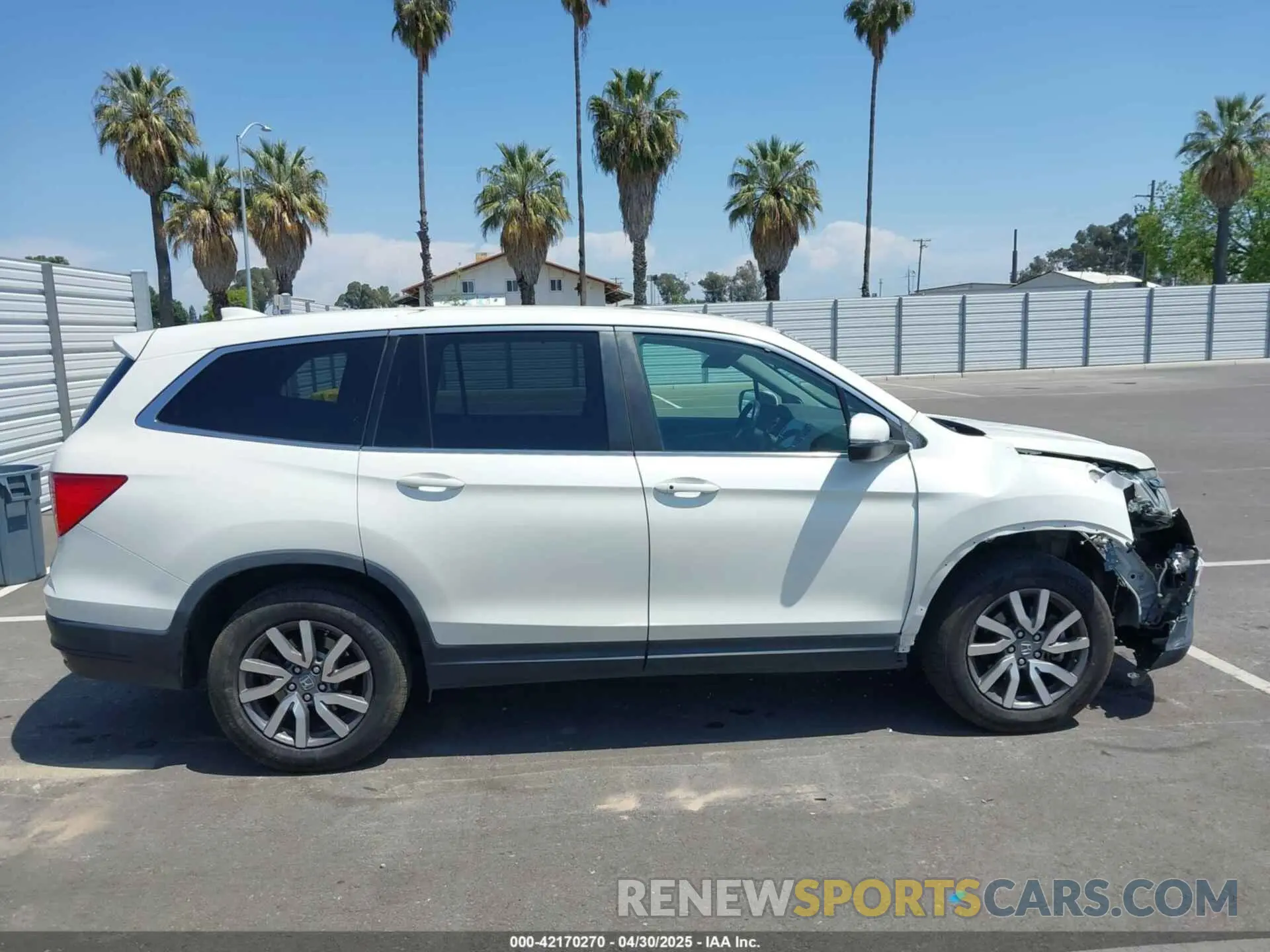 14 Photograph of a damaged car 5FNYF5H54KB018519 HONDA PILOT 2019
