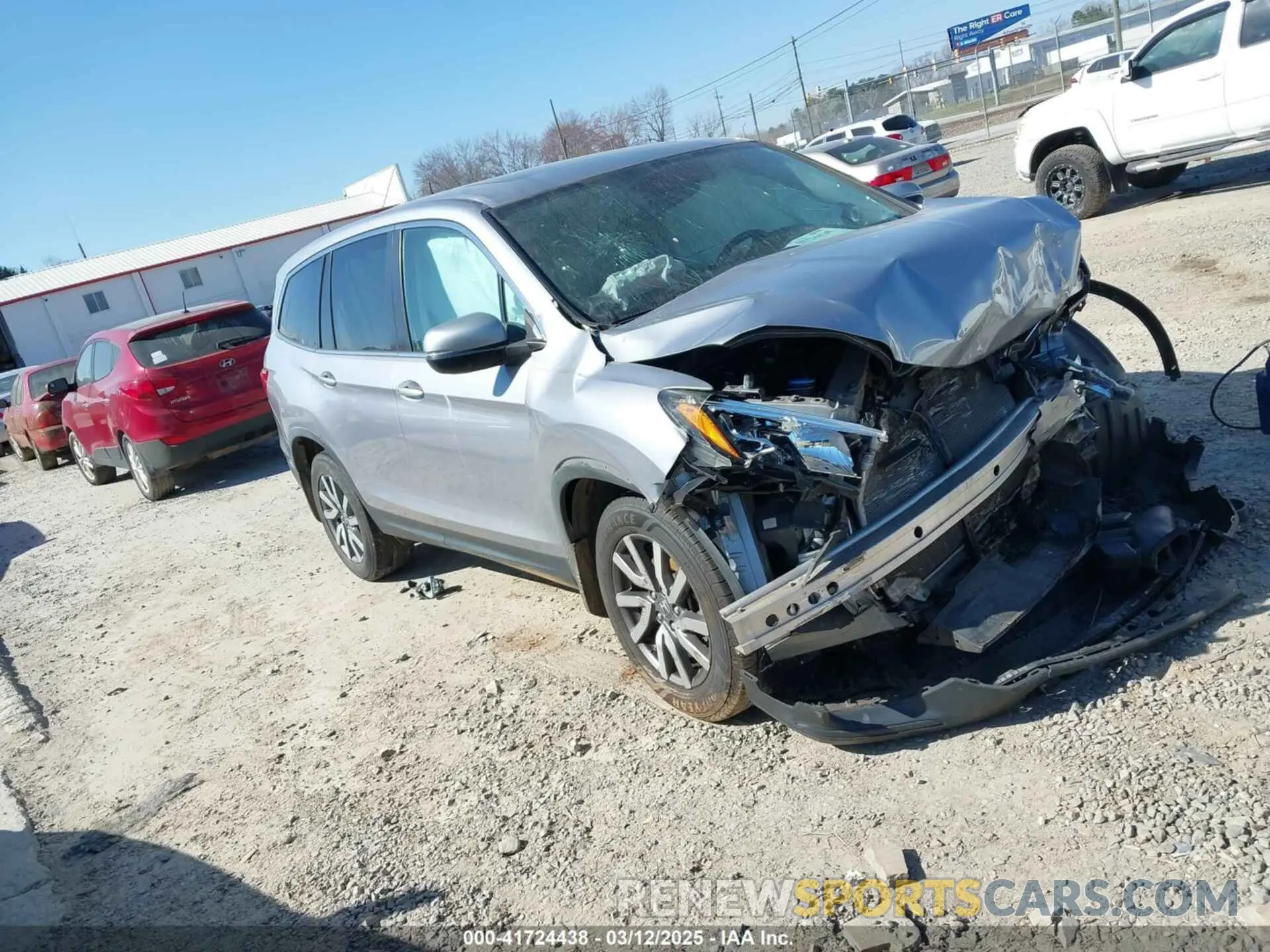 1 Photograph of a damaged car 5FNYF5H55KB012695 HONDA PILOT 2019