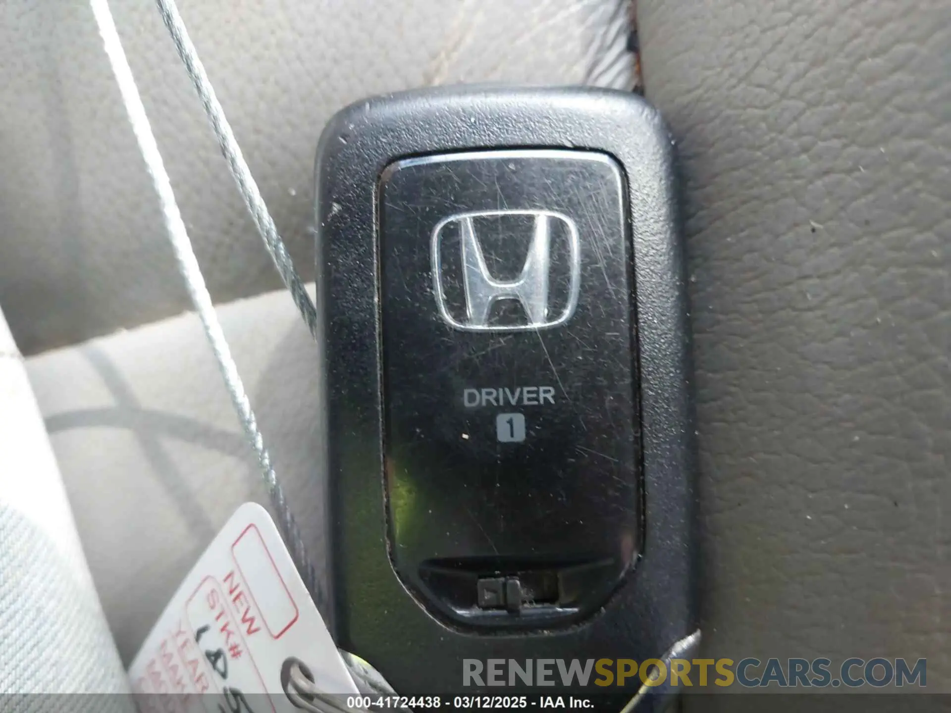 11 Photograph of a damaged car 5FNYF5H55KB012695 HONDA PILOT 2019