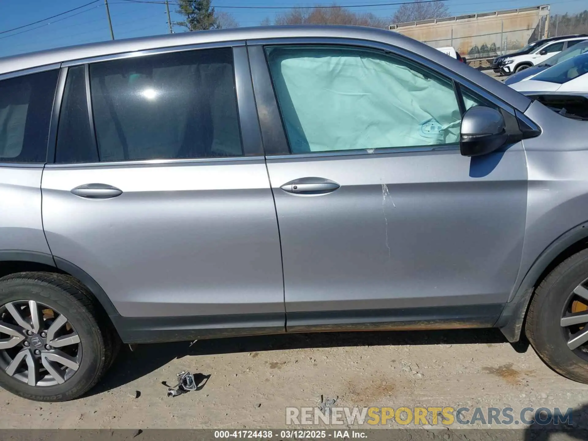 13 Photograph of a damaged car 5FNYF5H55KB012695 HONDA PILOT 2019