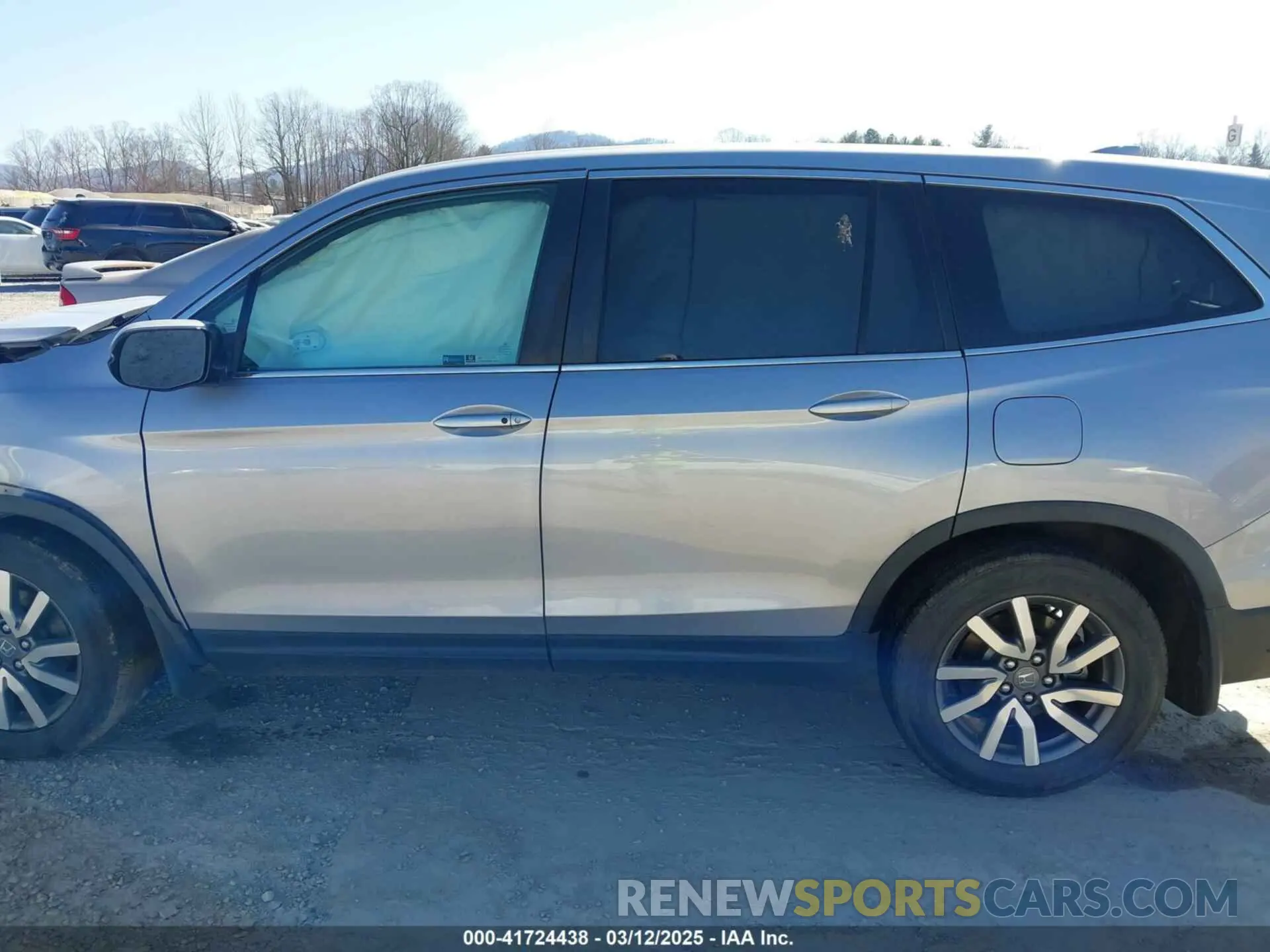 14 Photograph of a damaged car 5FNYF5H55KB012695 HONDA PILOT 2019