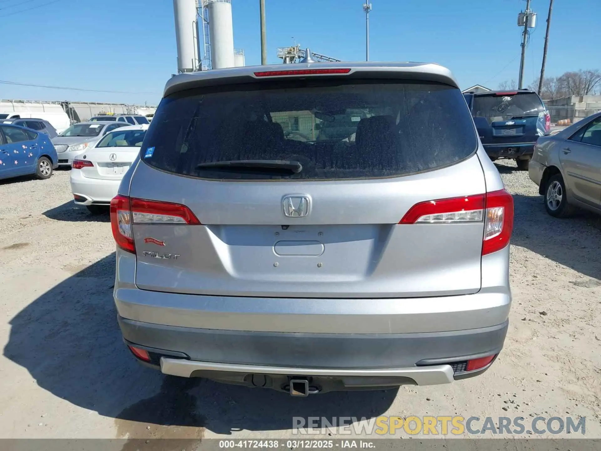 16 Photograph of a damaged car 5FNYF5H55KB012695 HONDA PILOT 2019
