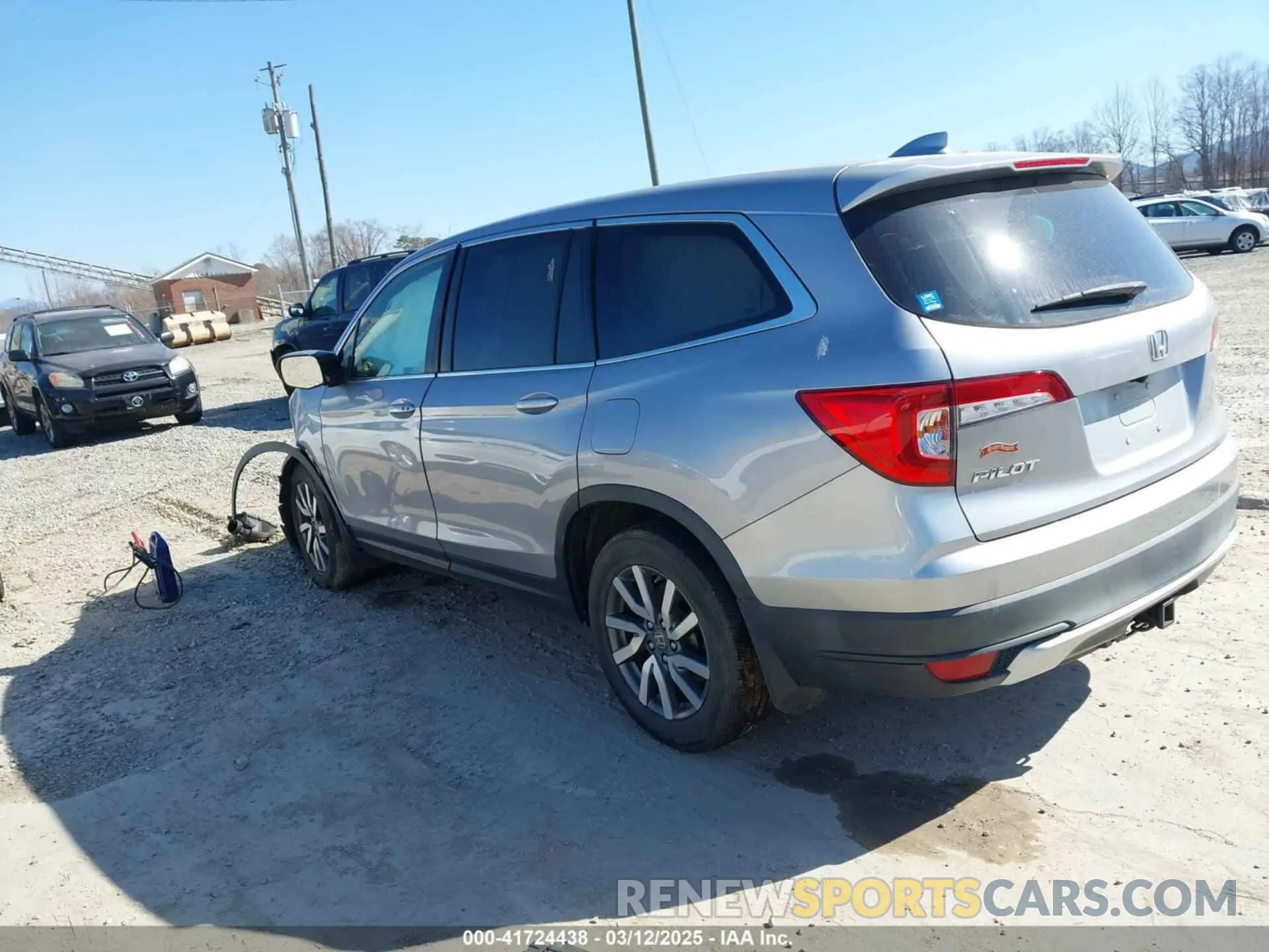 3 Photograph of a damaged car 5FNYF5H55KB012695 HONDA PILOT 2019