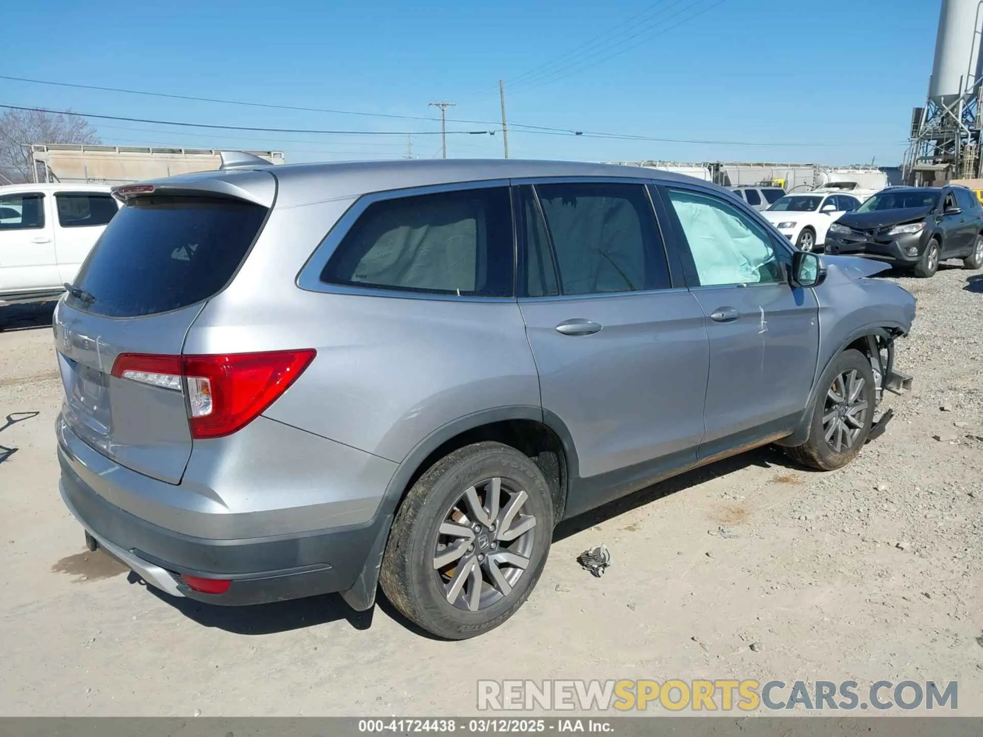 4 Photograph of a damaged car 5FNYF5H55KB012695 HONDA PILOT 2019