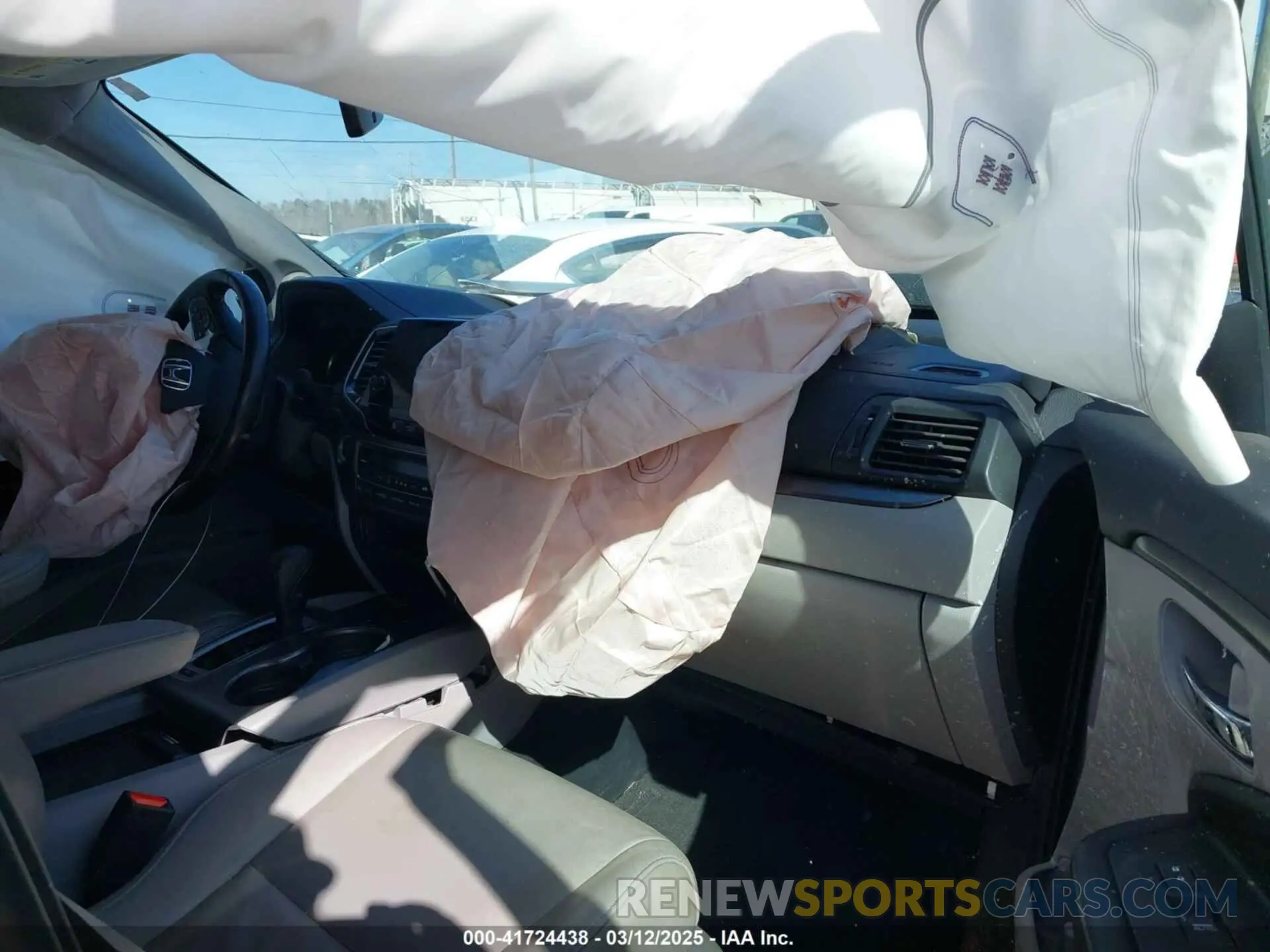 5 Photograph of a damaged car 5FNYF5H55KB012695 HONDA PILOT 2019