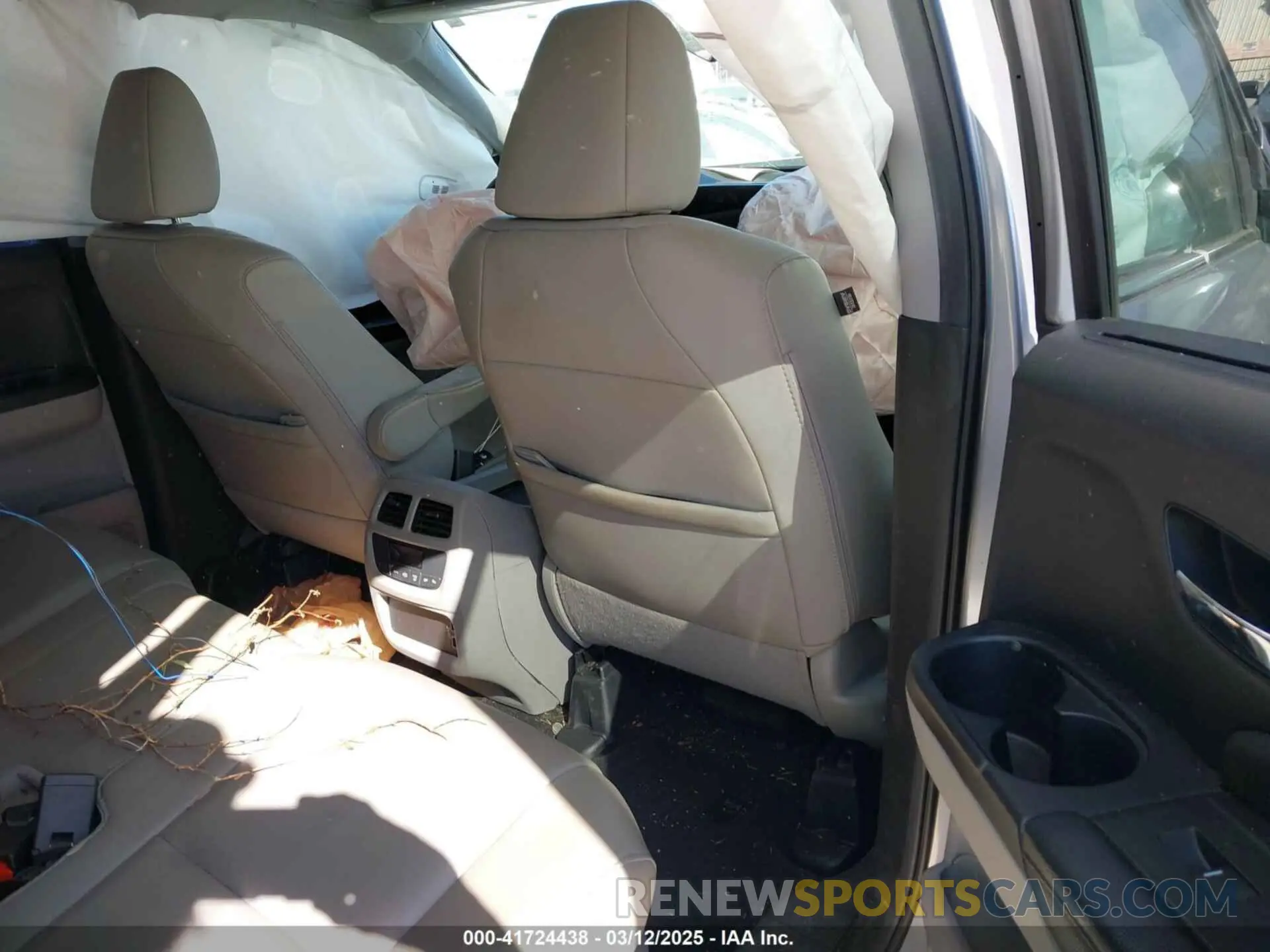 8 Photograph of a damaged car 5FNYF5H55KB012695 HONDA PILOT 2019