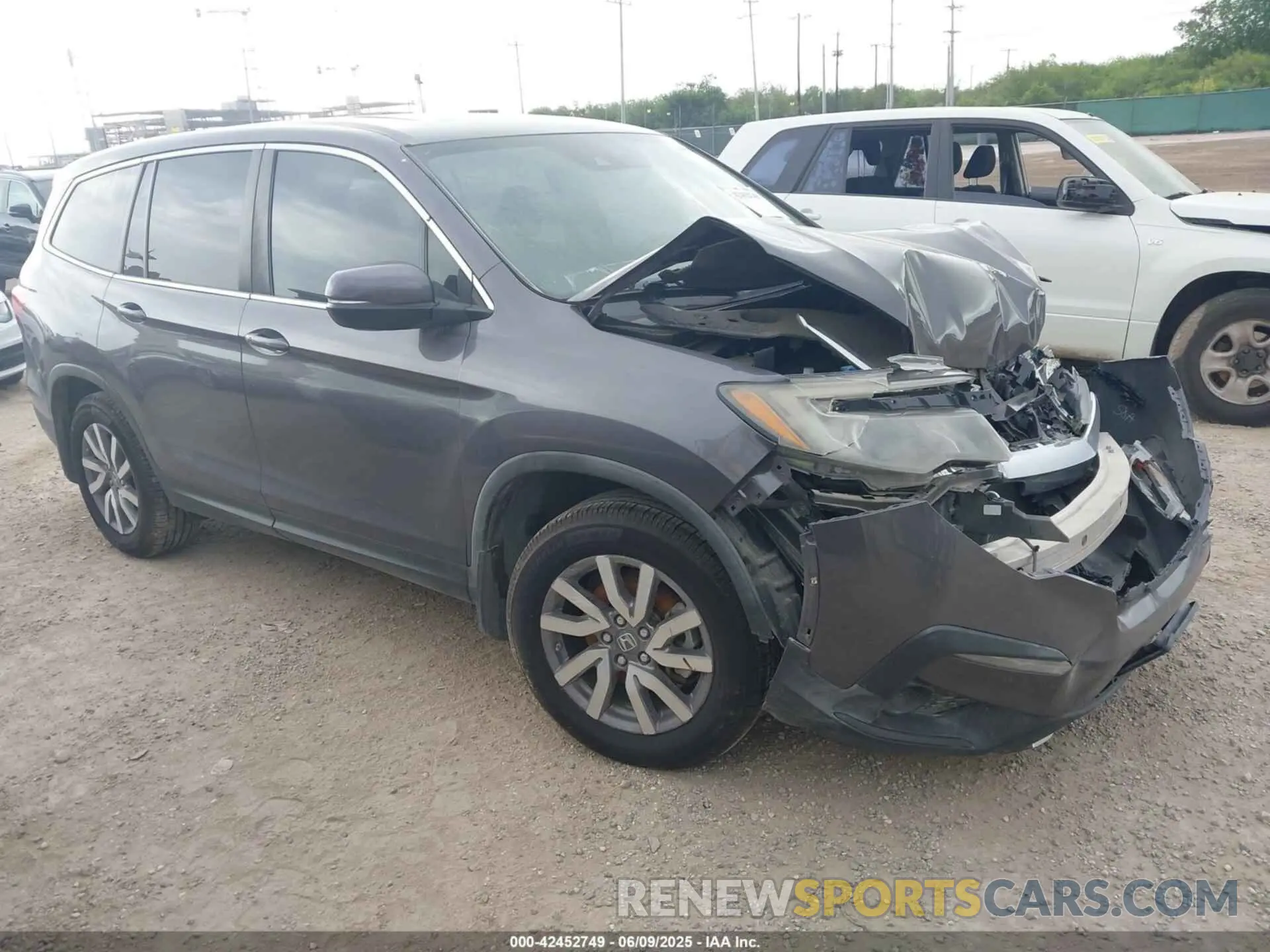 1 Photograph of a damaged car 5FNYF5H55KB027813 HONDA PILOT 2019