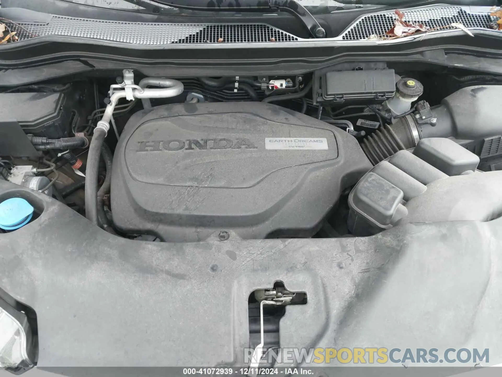 10 Photograph of a damaged car 5FNYF5H56KB016304 HONDA PILOT 2019