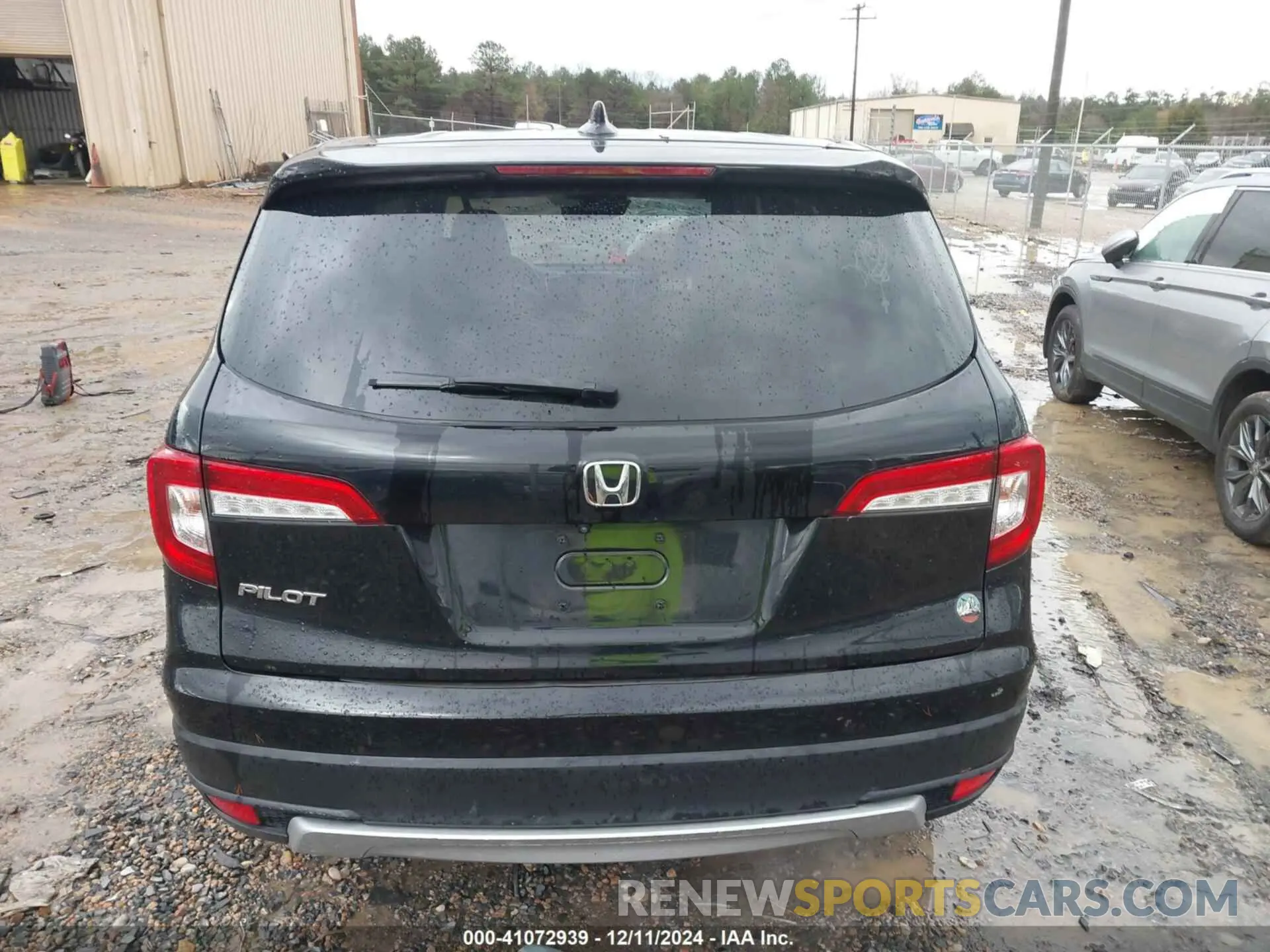 16 Photograph of a damaged car 5FNYF5H56KB016304 HONDA PILOT 2019