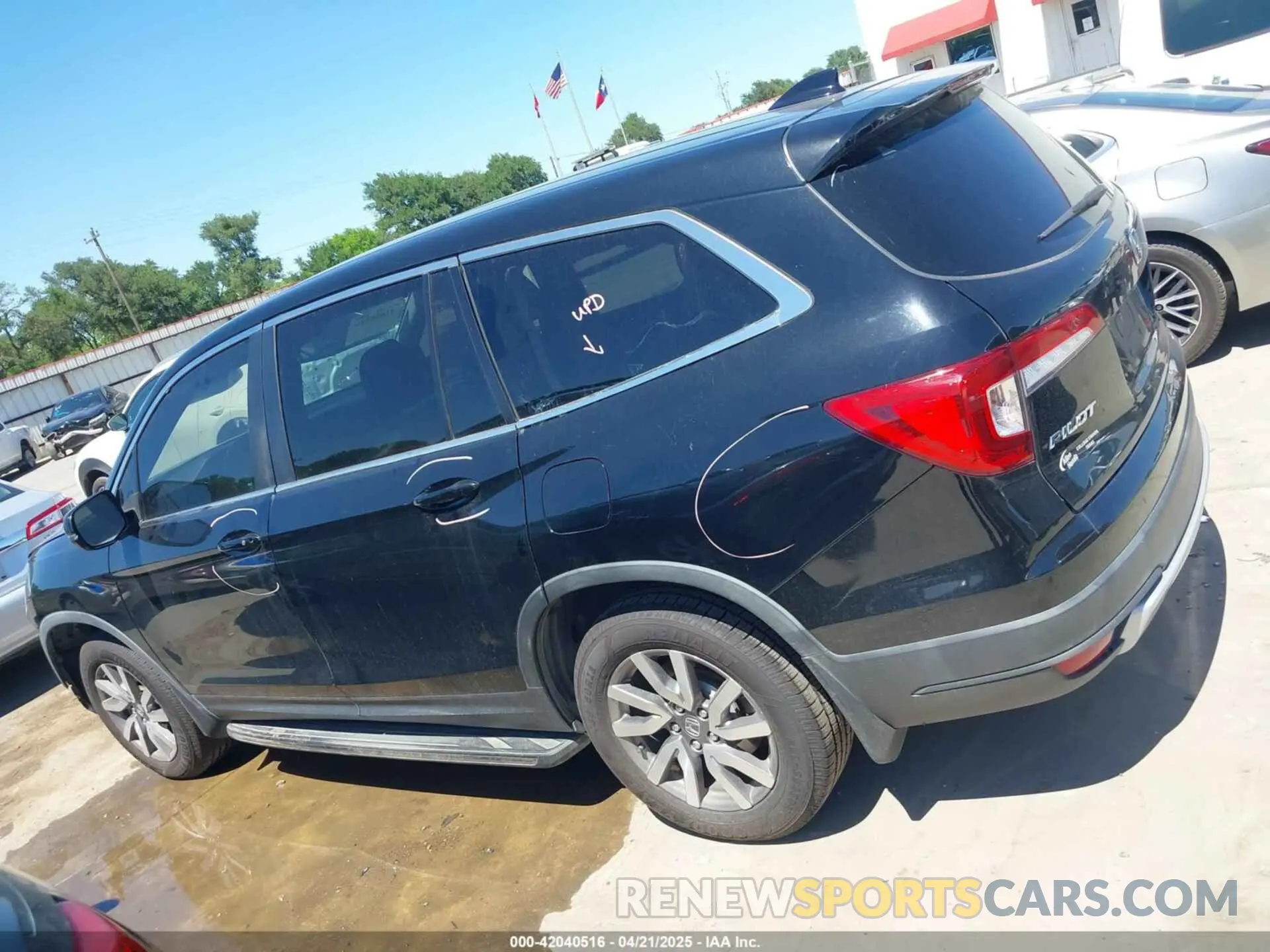 15 Photograph of a damaged car 5FNYF5H56KB042918 HONDA PILOT 2019
