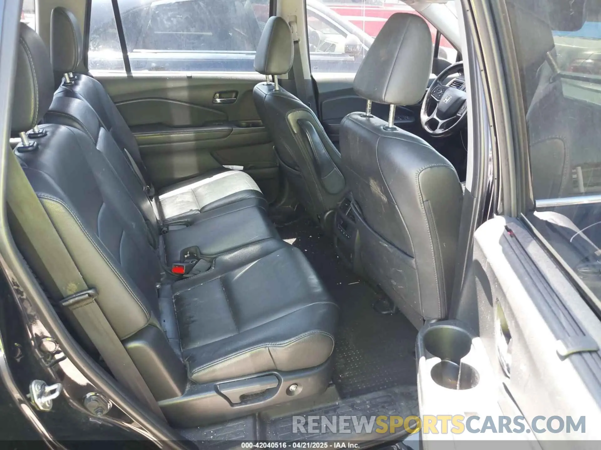 8 Photograph of a damaged car 5FNYF5H56KB042918 HONDA PILOT 2019