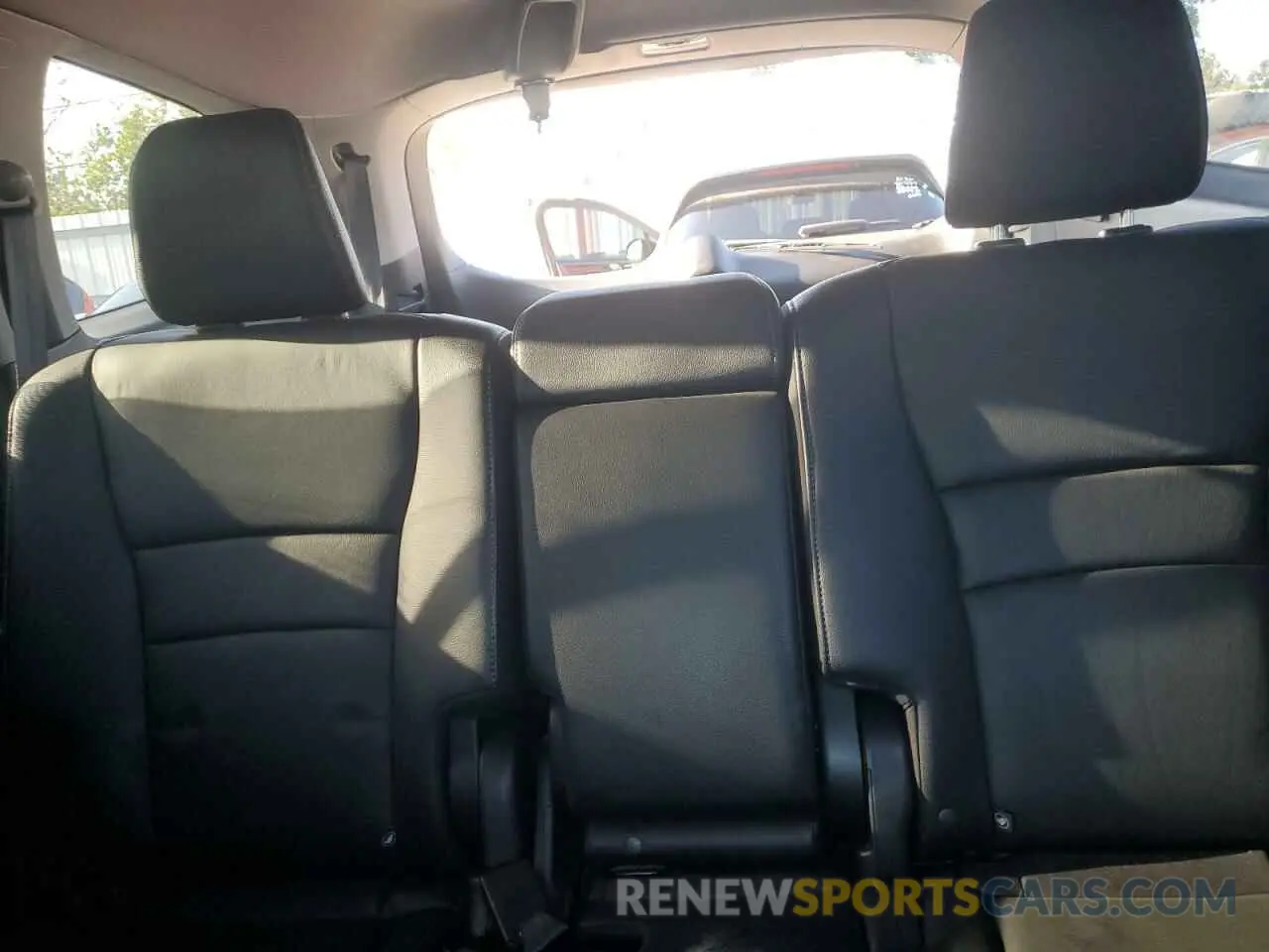 10 Photograph of a damaged car 5FNYF5H57KB025111 HONDA PILOT 2019