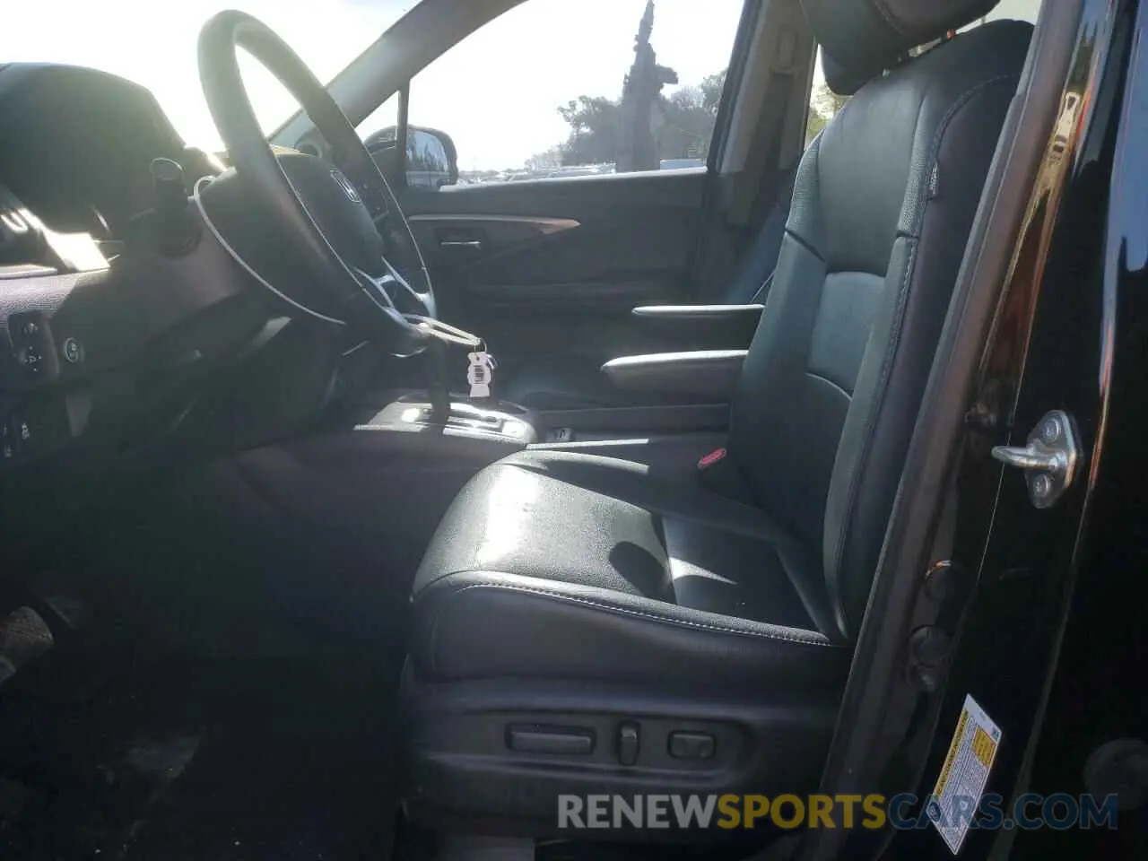 7 Photograph of a damaged car 5FNYF5H57KB025111 HONDA PILOT 2019