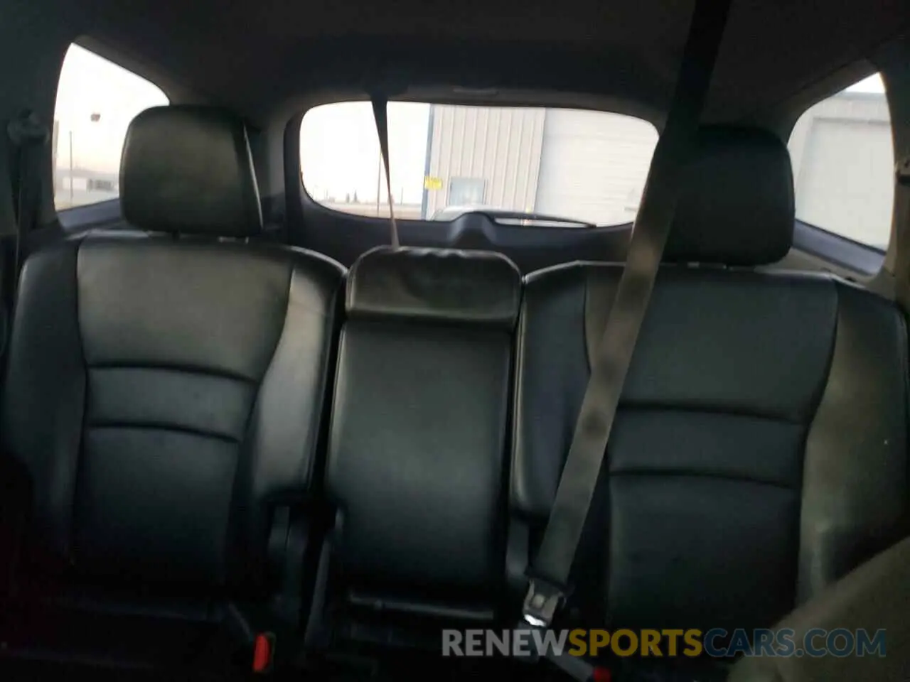 10 Photograph of a damaged car 5FNYF5H58KB002470 HONDA PILOT 2019
