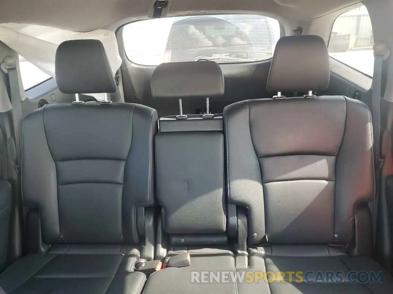 10 Photograph of a damaged car 5FNYF5H58KB020127 HONDA PILOT 2019