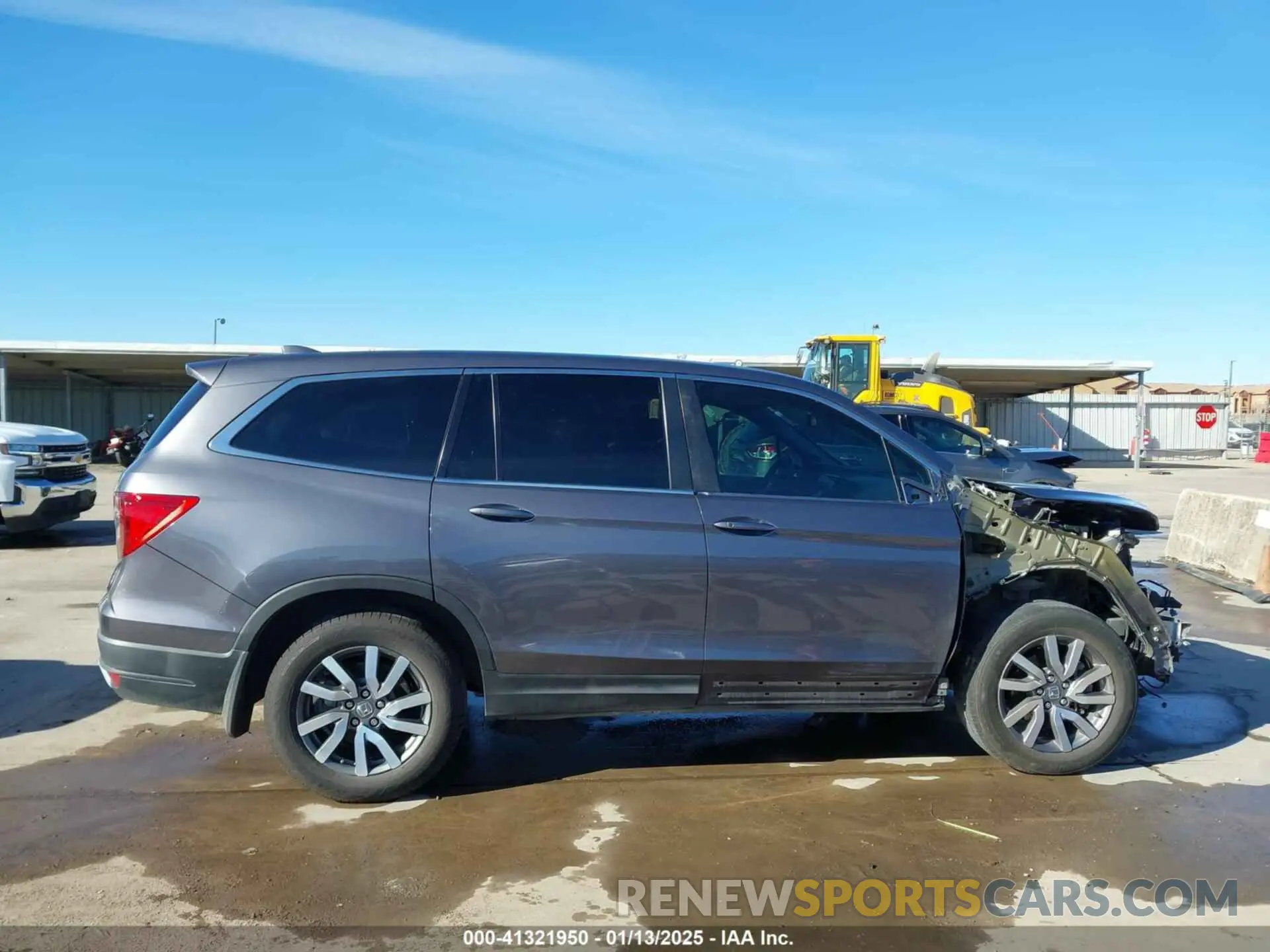 14 Photograph of a damaged car 5FNYF5H59KB028348 HONDA PILOT 2019