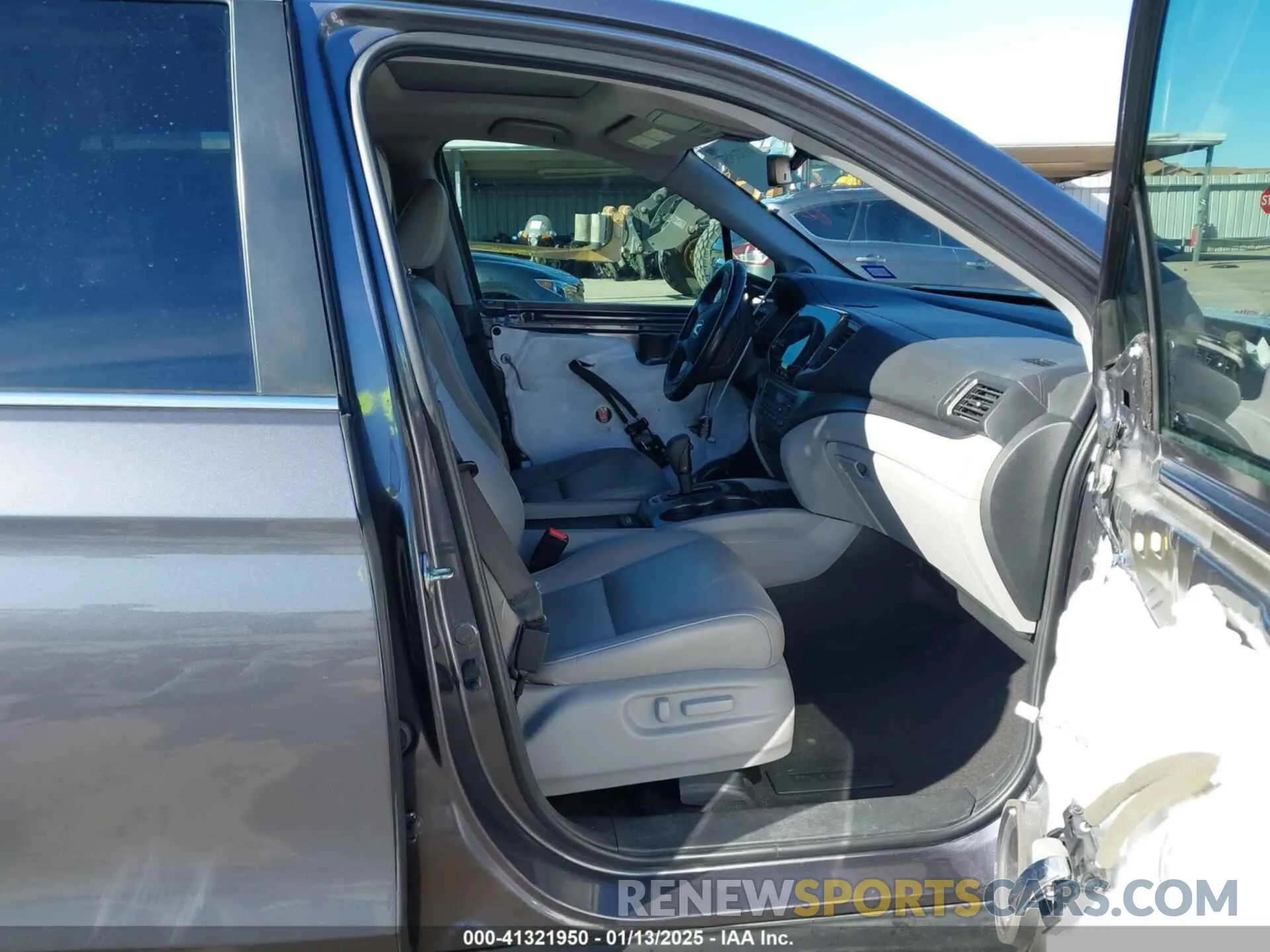 5 Photograph of a damaged car 5FNYF5H59KB028348 HONDA PILOT 2019