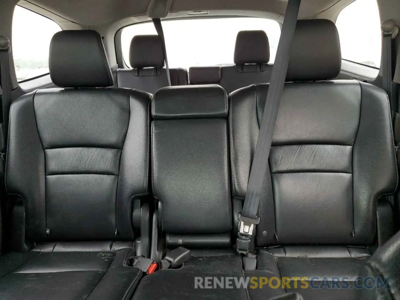 10 Photograph of a damaged car 5FNYF5H59KB030214 HONDA PILOT 2019