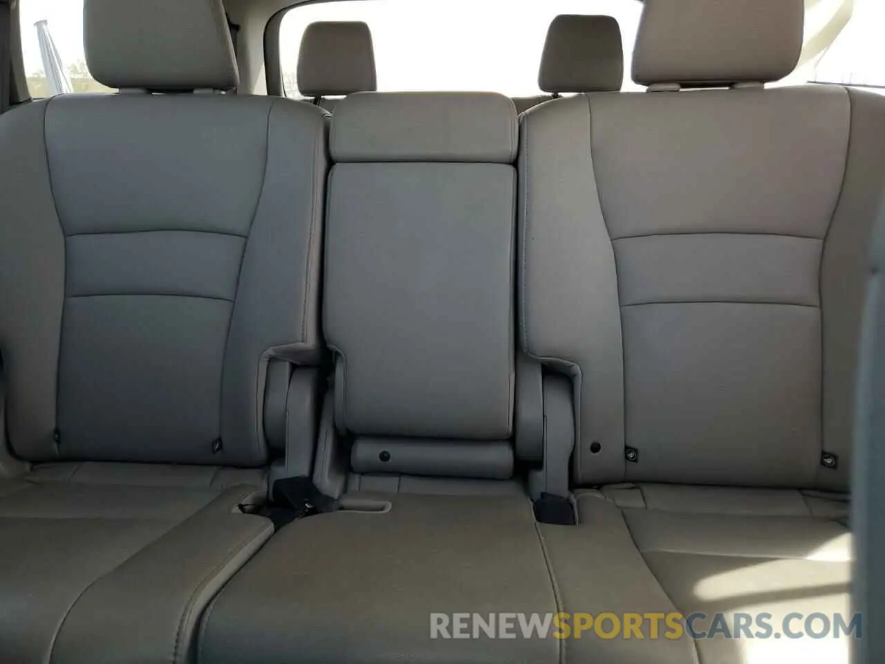 10 Photograph of a damaged car 5FNYF5H59KB034909 HONDA PILOT 2019