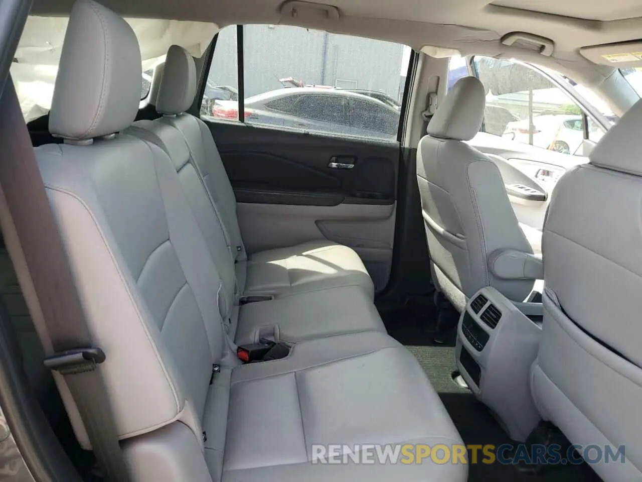 11 Photograph of a damaged car 5FNYF5H59KB034909 HONDA PILOT 2019