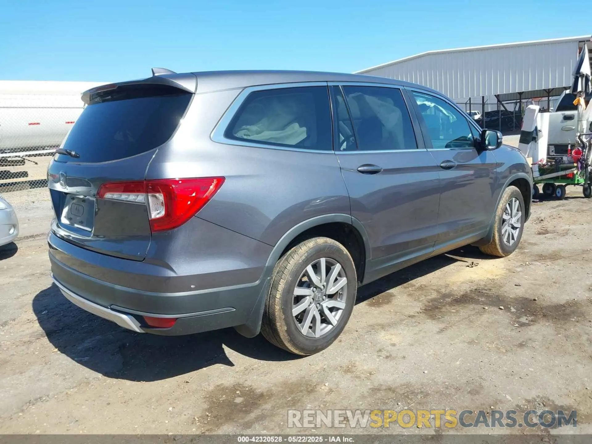 4 Photograph of a damaged car 5FNYF5H59KB036434 HONDA PILOT 2019