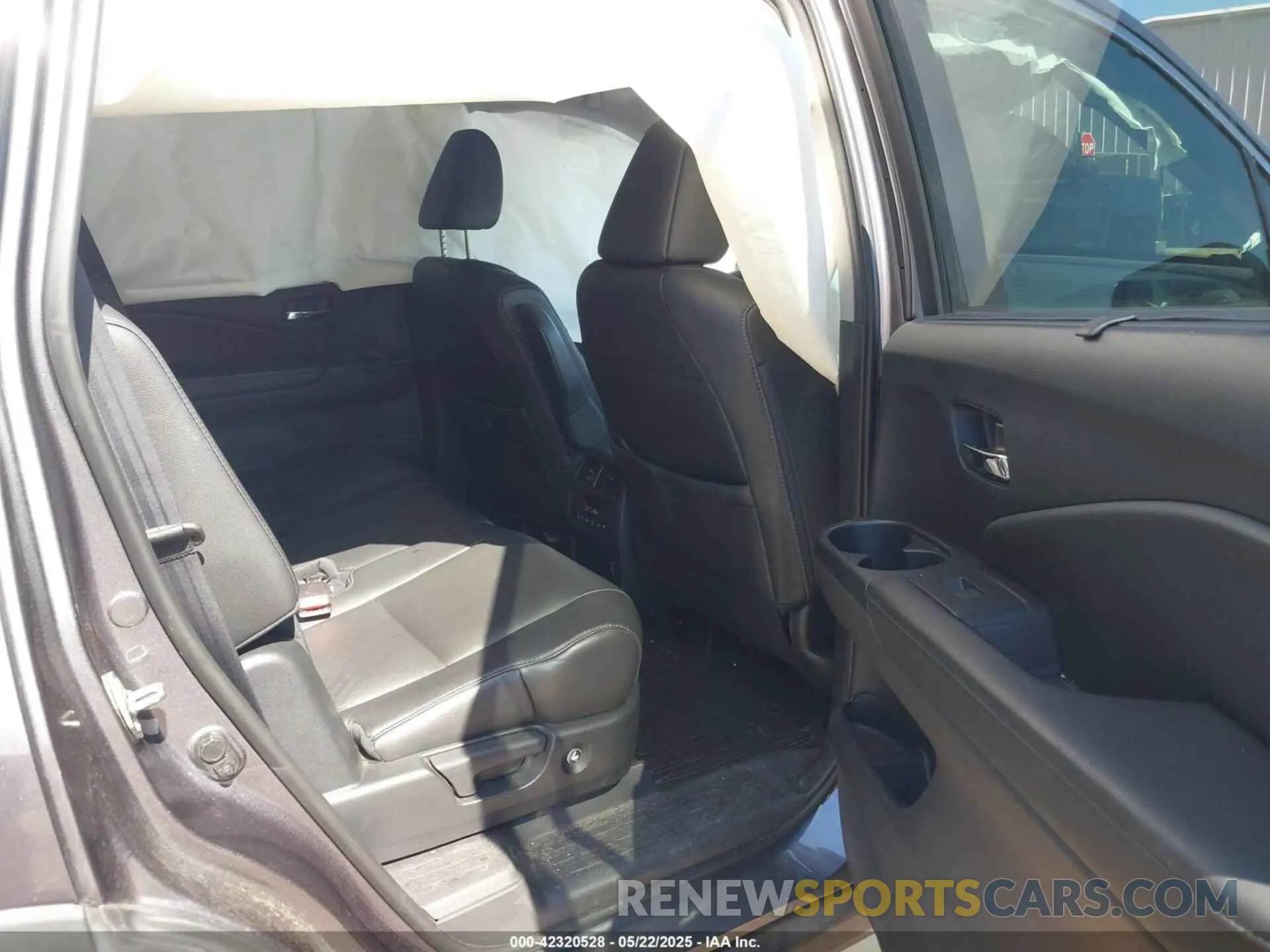 8 Photograph of a damaged car 5FNYF5H59KB036434 HONDA PILOT 2019