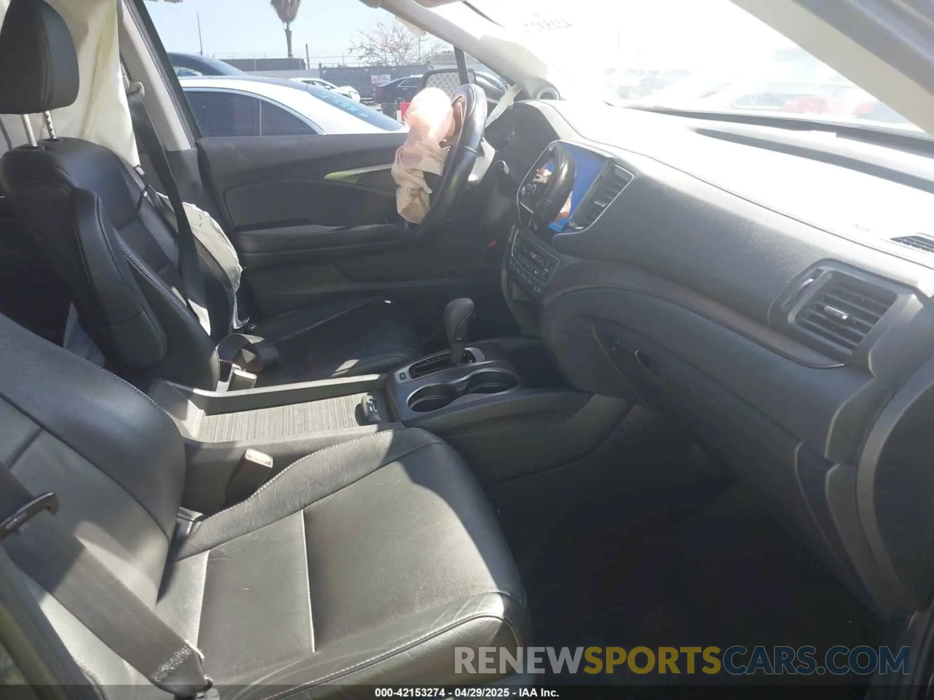 5 Photograph of a damaged car 5FNYF5H5XKB025457 HONDA PILOT 2019