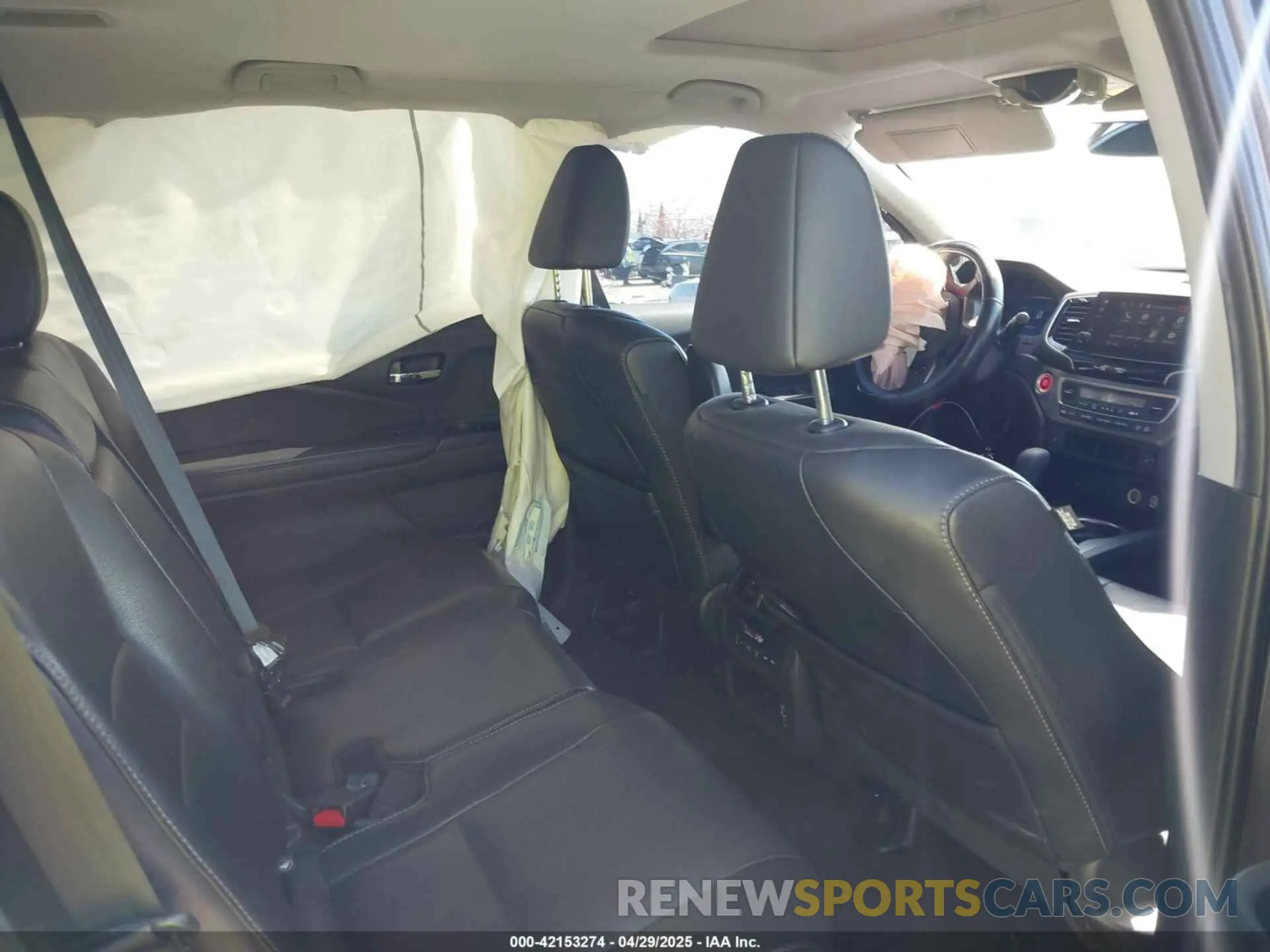 8 Photograph of a damaged car 5FNYF5H5XKB025457 HONDA PILOT 2019