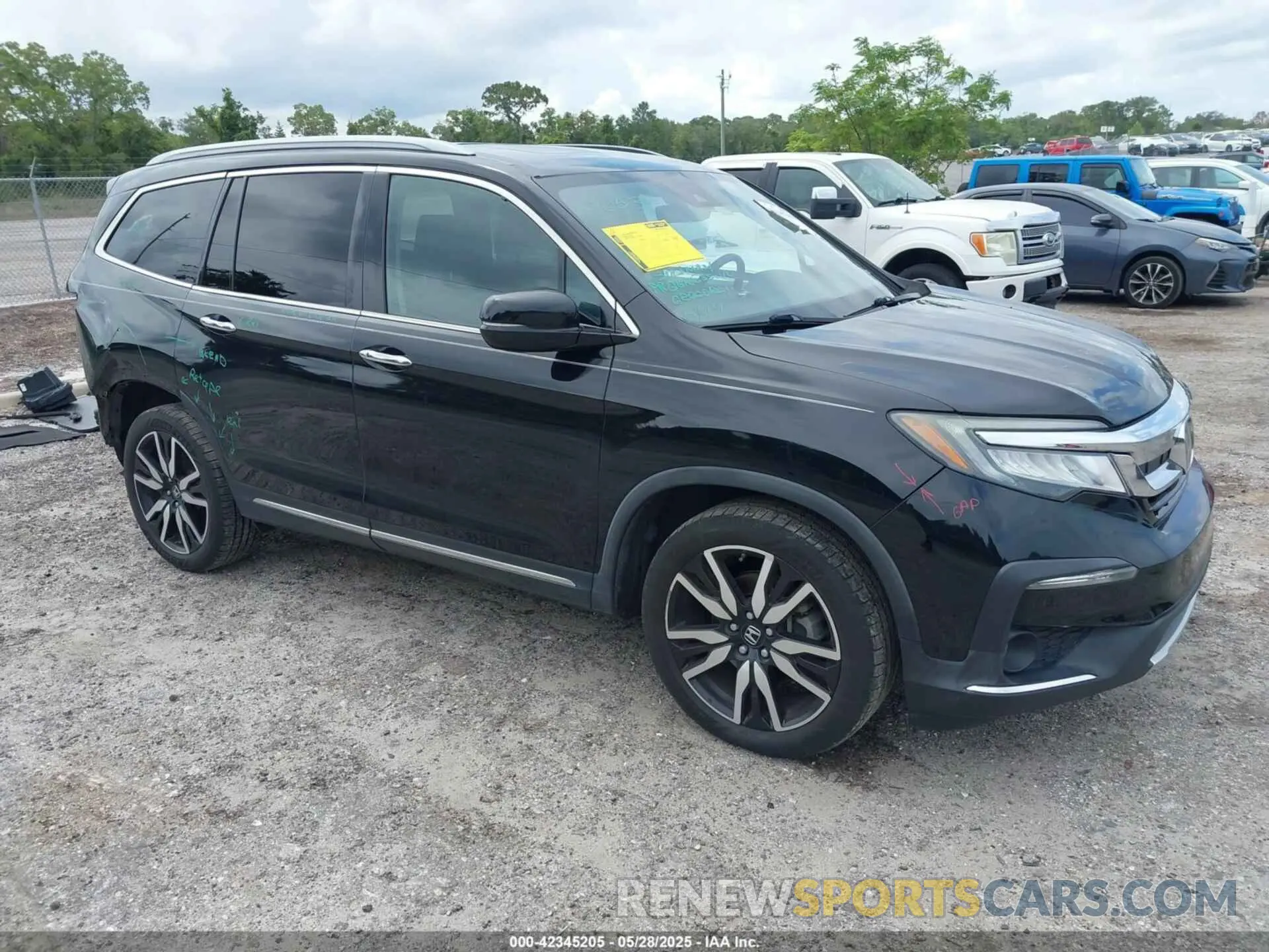 1 Photograph of a damaged car 5FNYF5H63KB010081 HONDA PILOT 2019