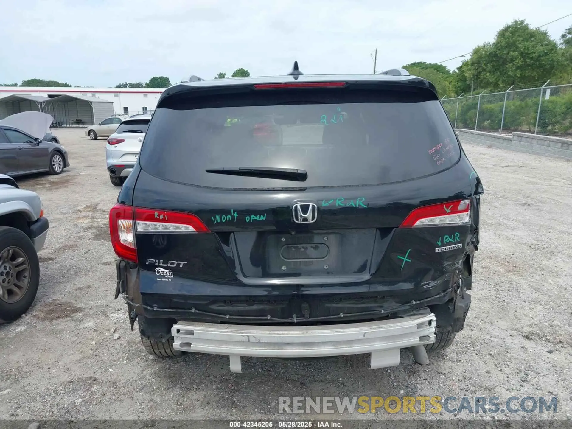16 Photograph of a damaged car 5FNYF5H63KB010081 HONDA PILOT 2019