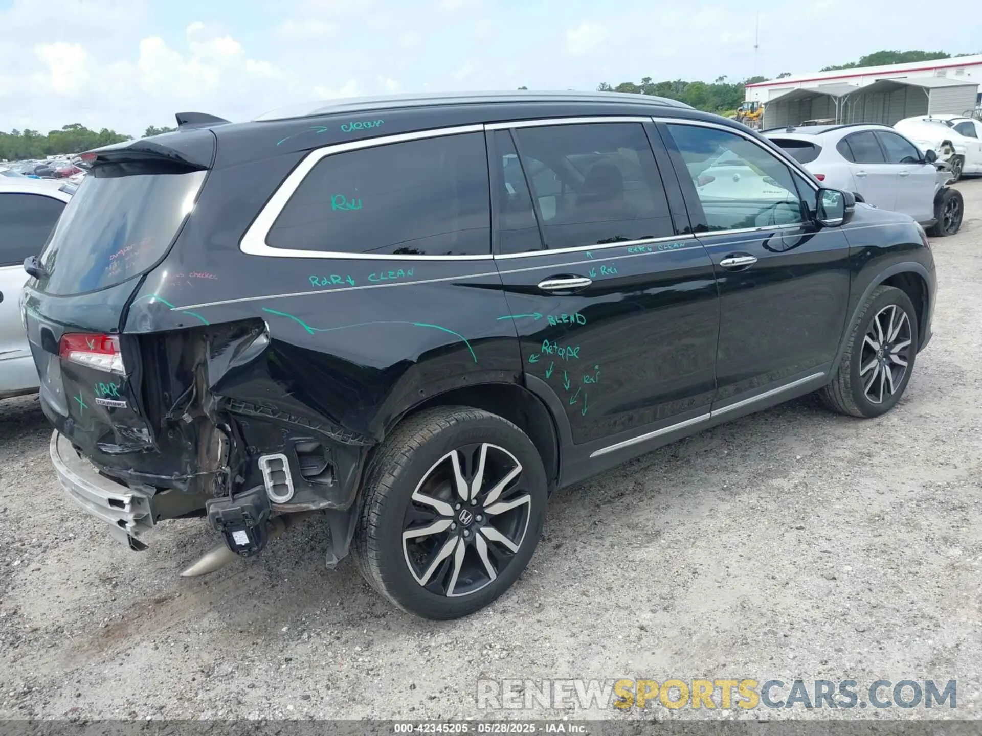 4 Photograph of a damaged car 5FNYF5H63KB010081 HONDA PILOT 2019