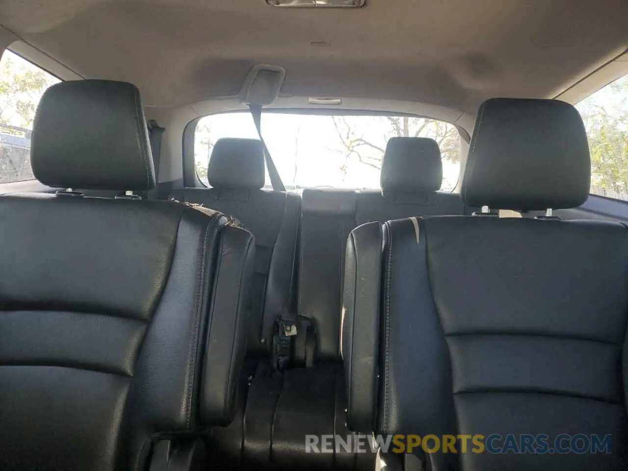 10 Photograph of a damaged car 5FNYF5H65KB039145 HONDA PILOT 2019