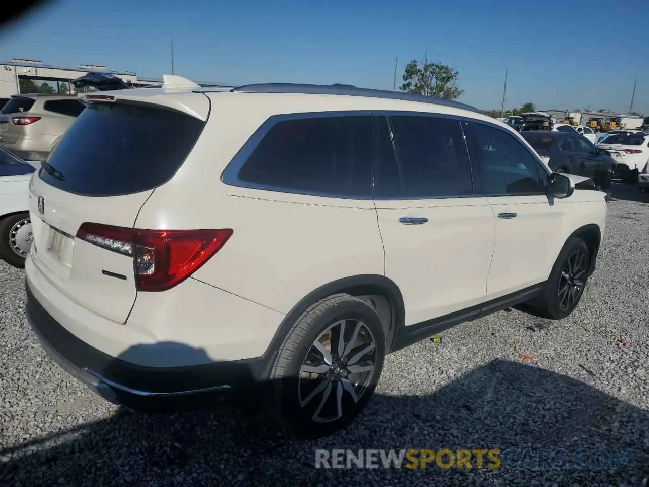3 Photograph of a damaged car 5FNYF5H65KB039145 HONDA PILOT 2019