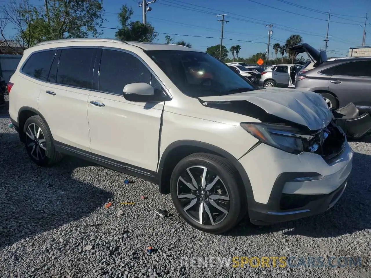 4 Photograph of a damaged car 5FNYF5H65KB039145 HONDA PILOT 2019