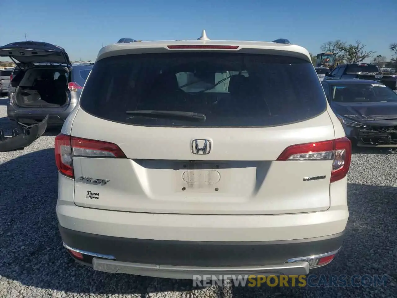 6 Photograph of a damaged car 5FNYF5H65KB039145 HONDA PILOT 2019
