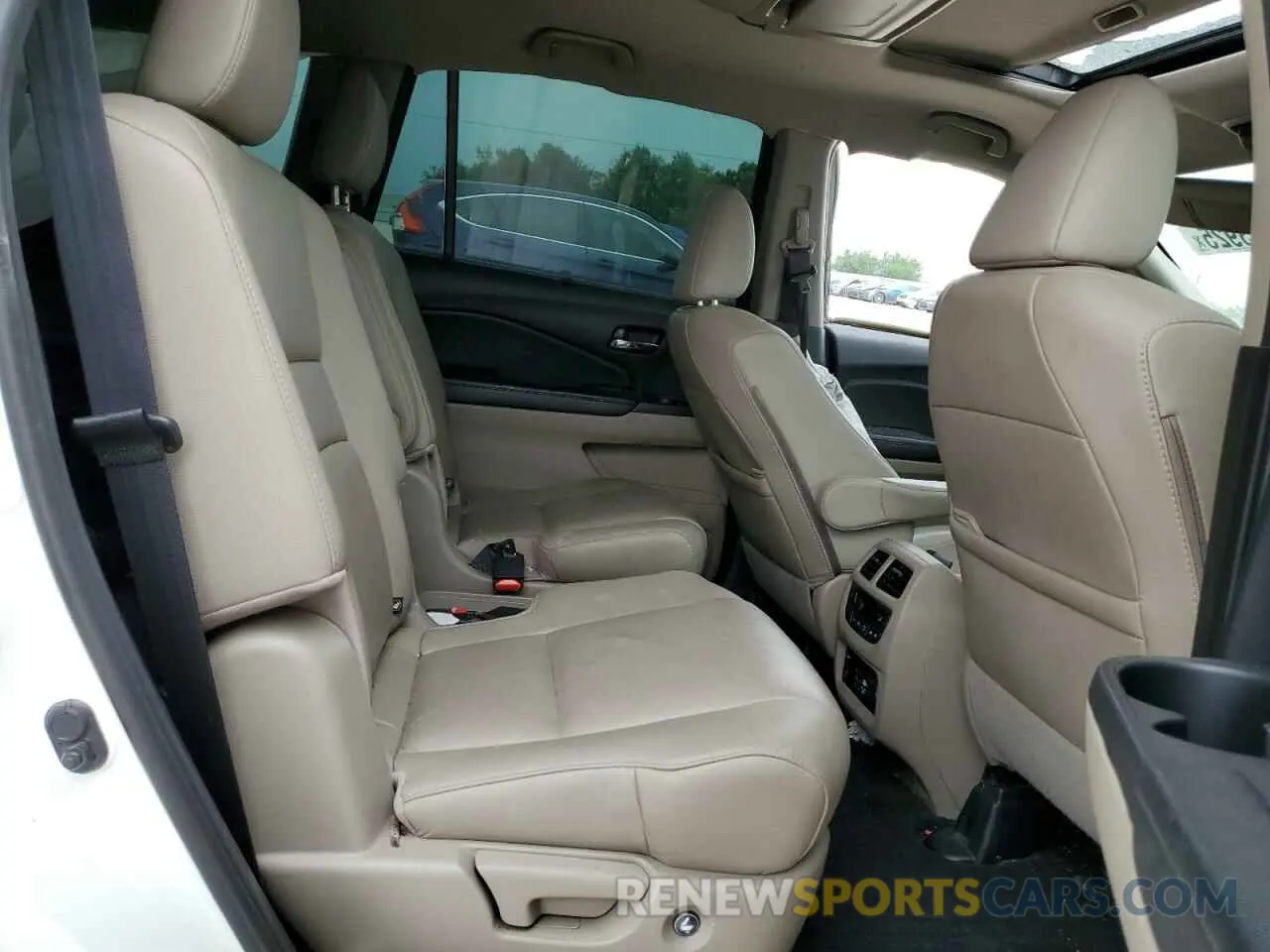 11 Photograph of a damaged car 5FNYF5H66KB017431 HONDA PILOT 2019