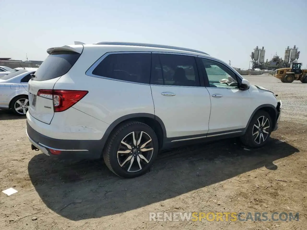 3 Photograph of a damaged car 5FNYF5H67KB011573 HONDA PILOT 2019