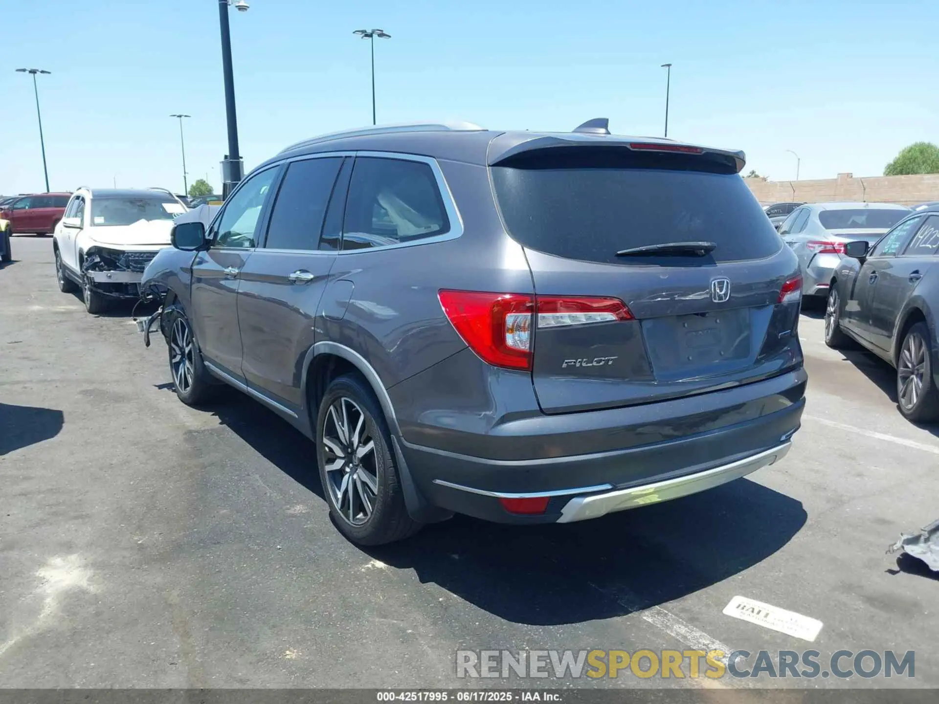 14 Photograph of a damaged car 5FNYF5H68KB002509 HONDA PILOT 2019