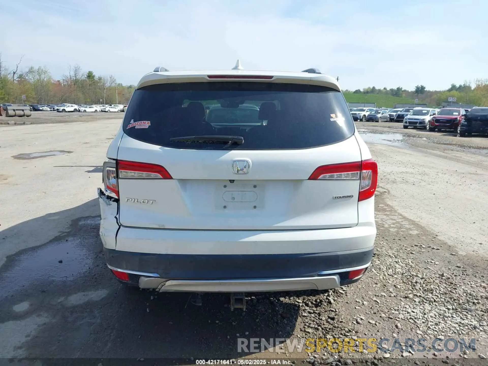 15 Photograph of a damaged car 5FNYF5H90KB005916 HONDA PILOT 2019