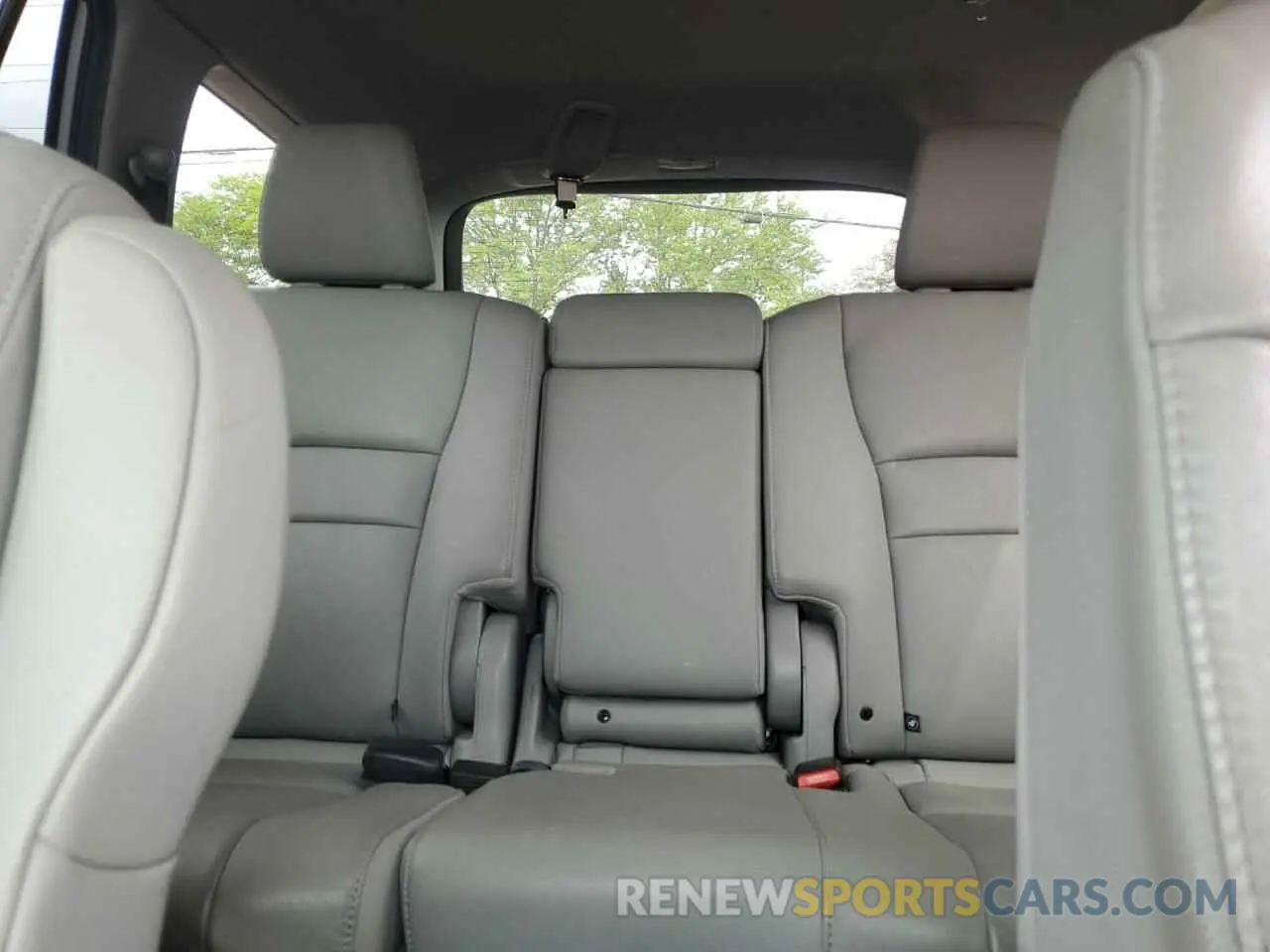 10 Photograph of a damaged car 5FNYF5H91KB033661 HONDA PILOT 2019