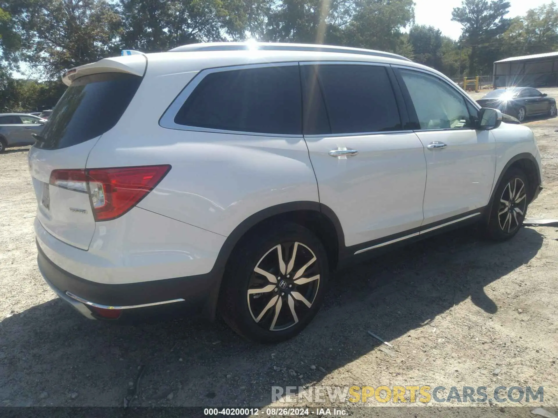 4 Photograph of a damaged car 5FNYF5H91KB038679 HONDA PILOT 2019