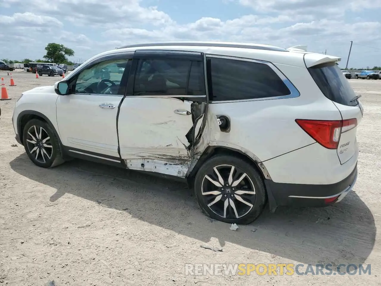 2 Photograph of a damaged car 5FNYF5H92KB030641 HONDA PILOT 2019