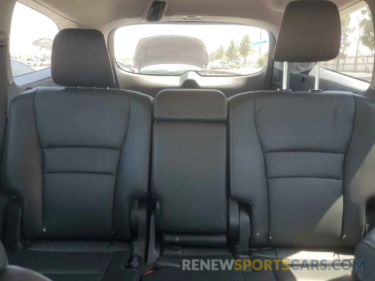10 Photograph of a damaged car 5FNYF5H93KB019907 HONDA PILOT 2019