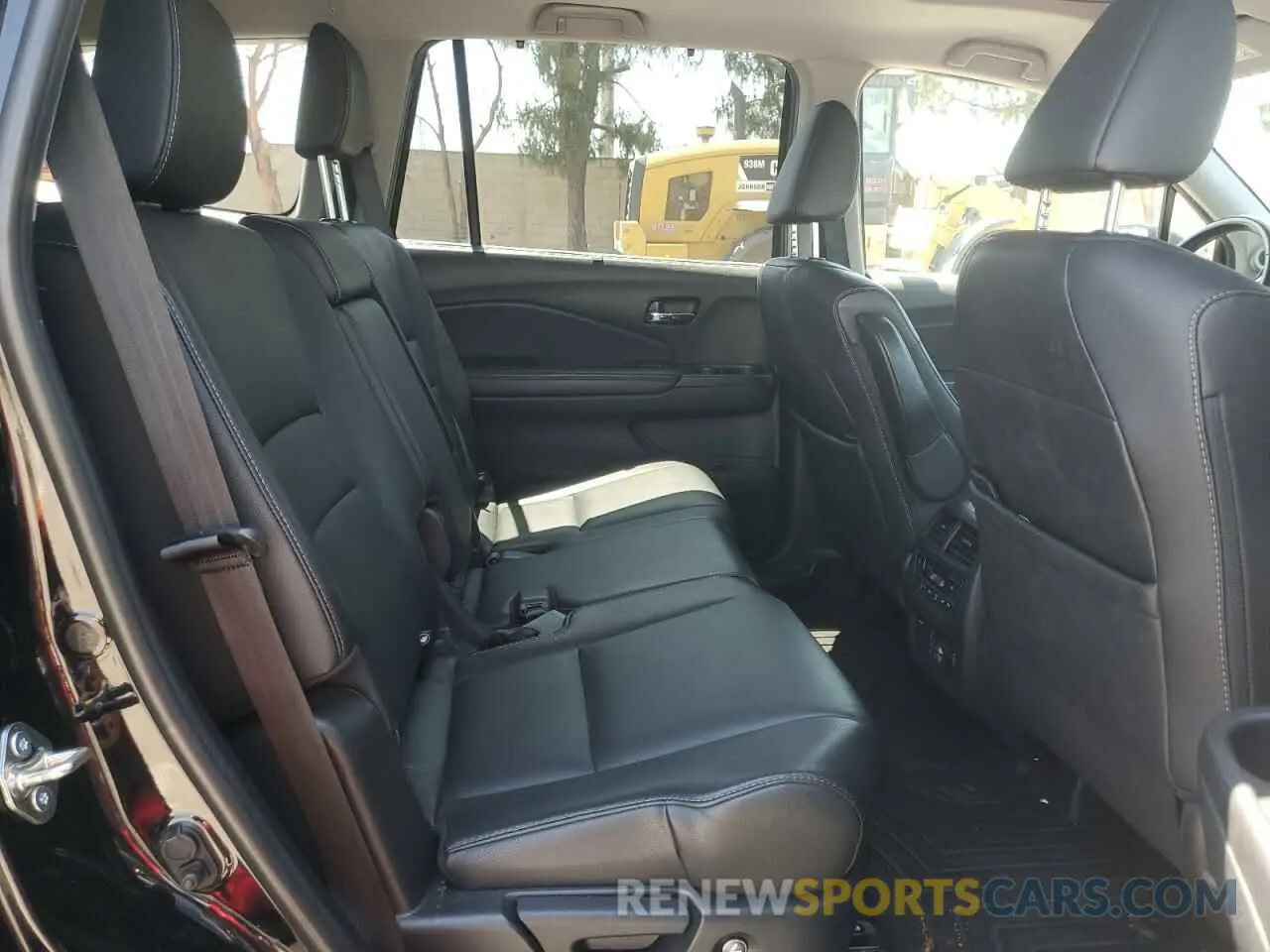 11 Photograph of a damaged car 5FNYF5H93KB019907 HONDA PILOT 2019
