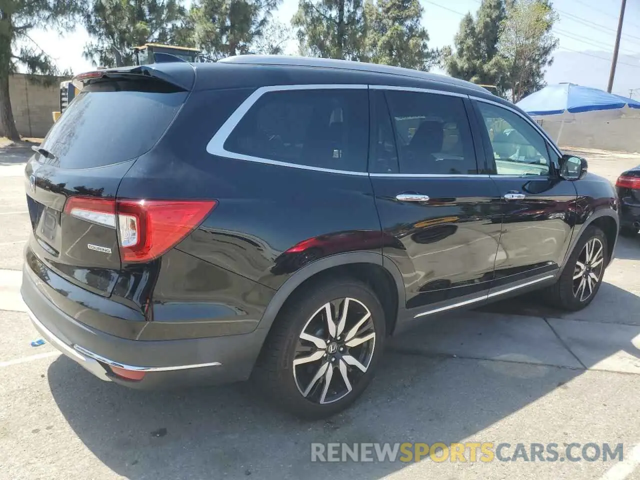 3 Photograph of a damaged car 5FNYF5H93KB019907 HONDA PILOT 2019
