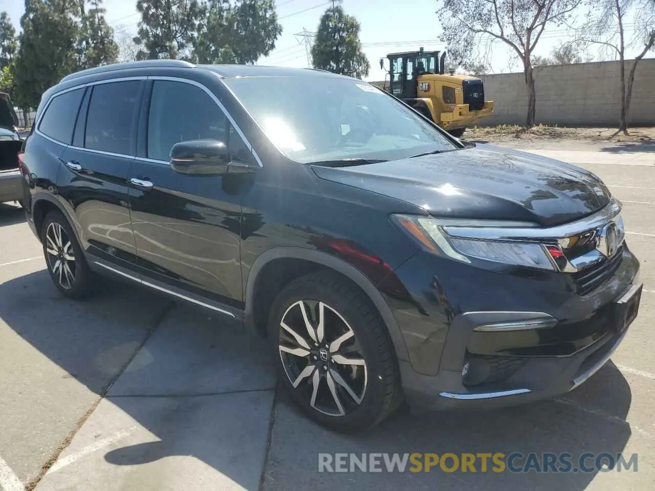 4 Photograph of a damaged car 5FNYF5H93KB019907 HONDA PILOT 2019