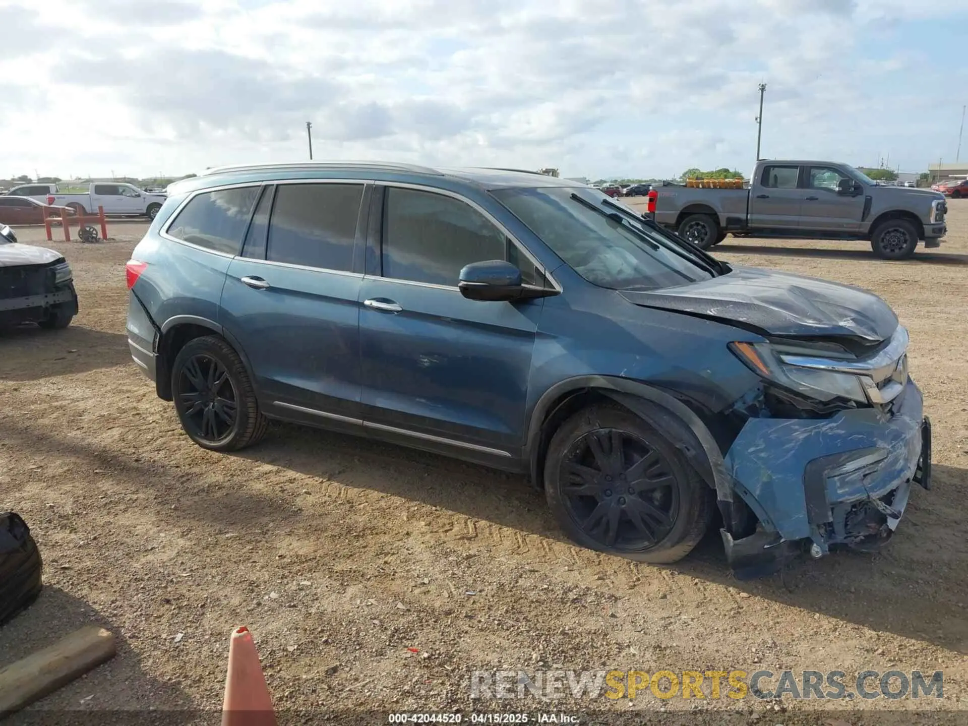 1 Photograph of a damaged car 5FNYF5H94KB025781 HONDA PILOT 2019