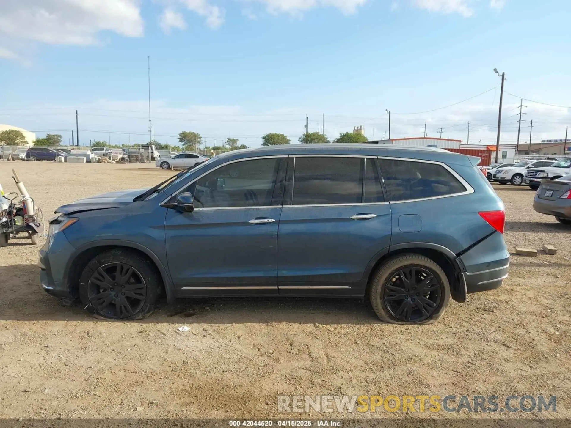 13 Photograph of a damaged car 5FNYF5H94KB025781 HONDA PILOT 2019